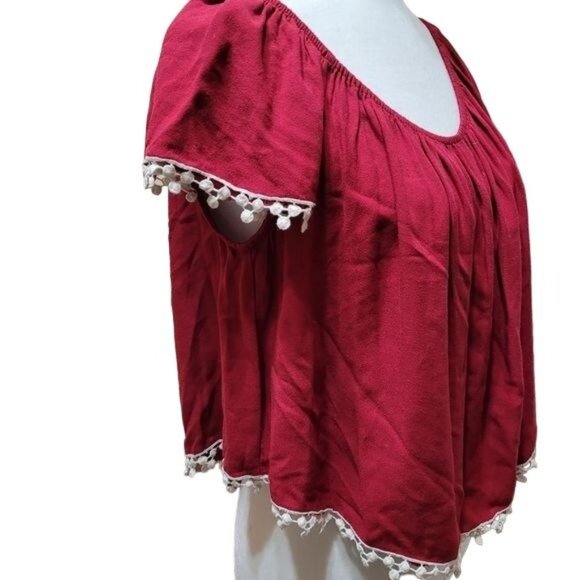 Arizona Women Size Medium Cropped Boho Festival Top Maroon Crochet Pom Pom Trim - Picture 3 of 6